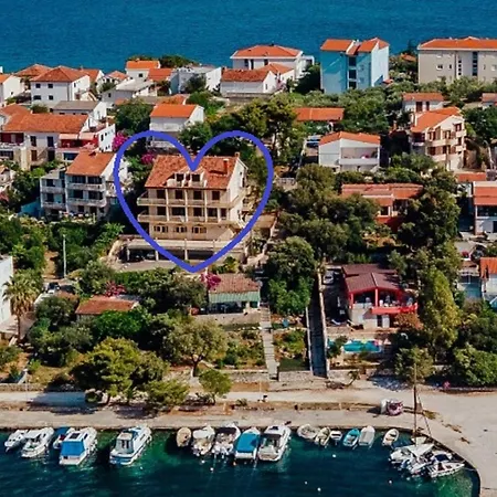 Seaside Guest house Seget Vranjica