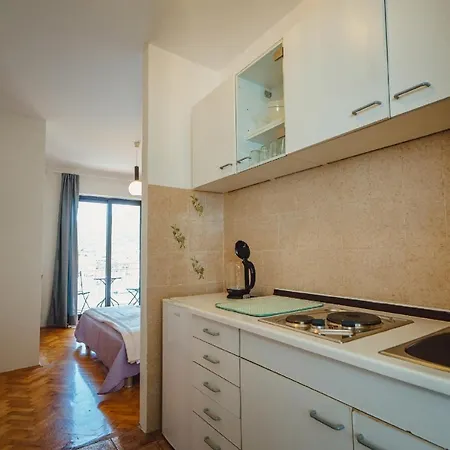 Πανσιόν Seaside Seget Vranjica