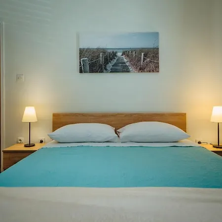 Πανσιόν Seaside Seget Vranjica