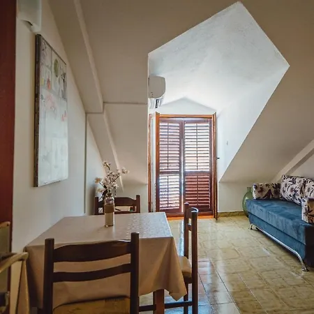 Πανσιόν Seaside Seget Vranjica