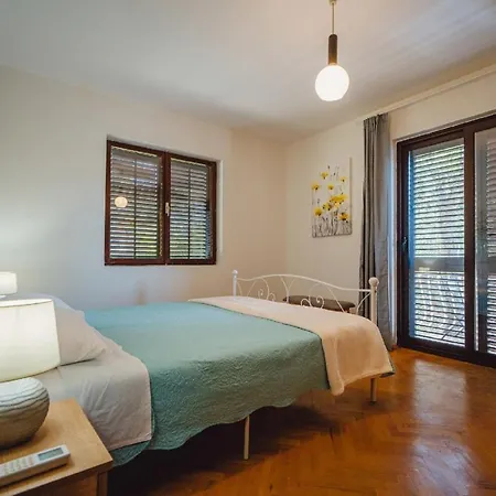 Πανσιόν Seaside Seget Vranjica